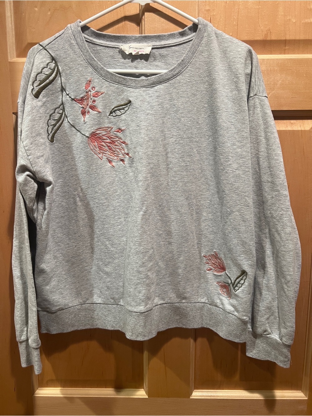 Two by Vince Camuto Women’s Gray Sweatshirt Floral Embroidered Flower Graphic L